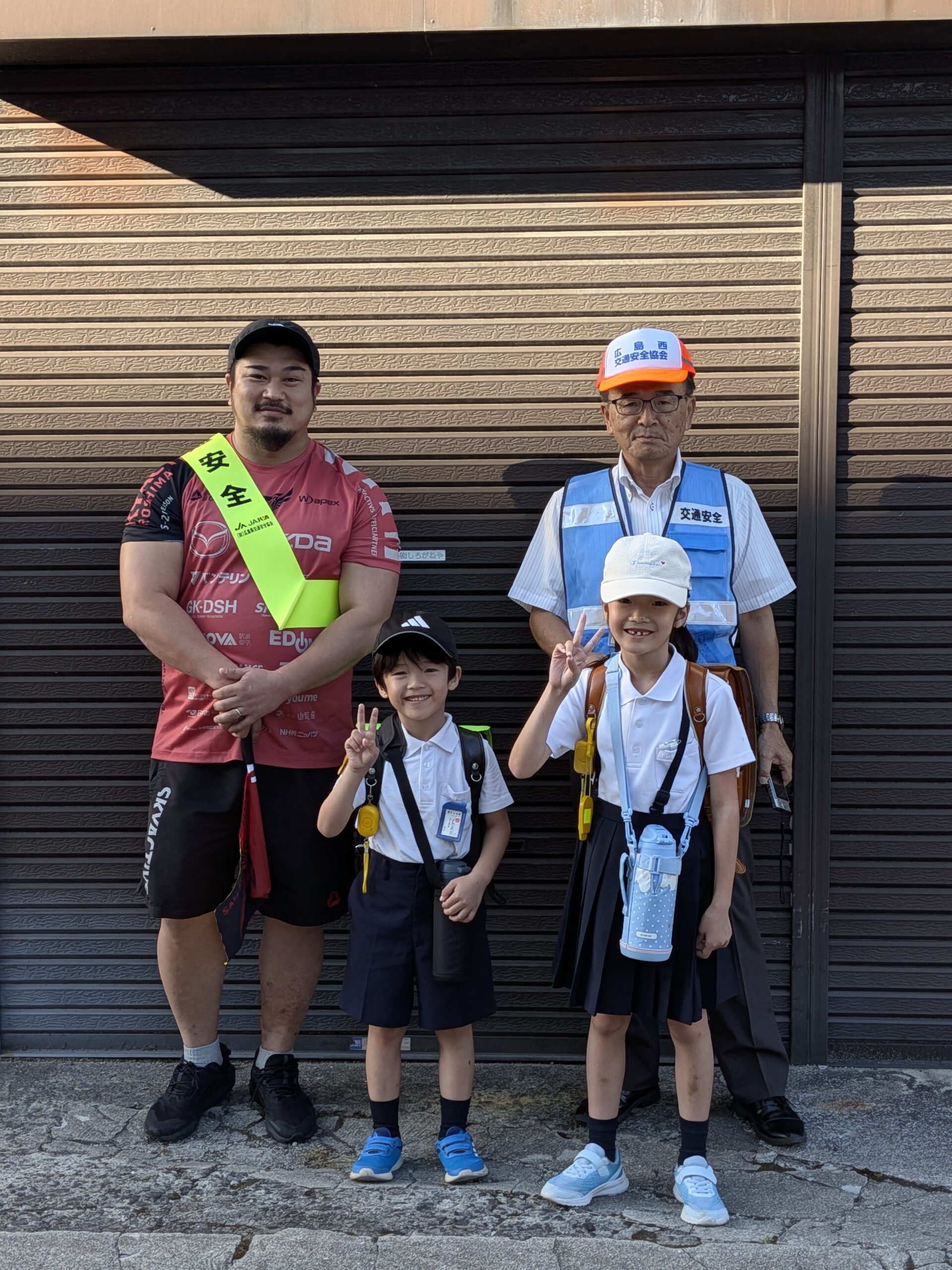 秋の交通安全運動（庚午小学校南交差点）に参加しました 画像